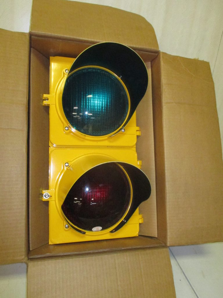 114: Vintage Metal Traffic Light In Original Box
