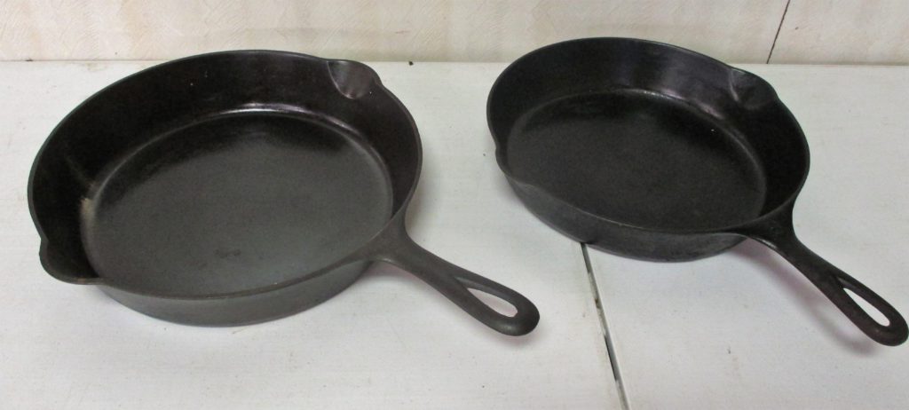 121: #8 And #9 Griswold Skillets