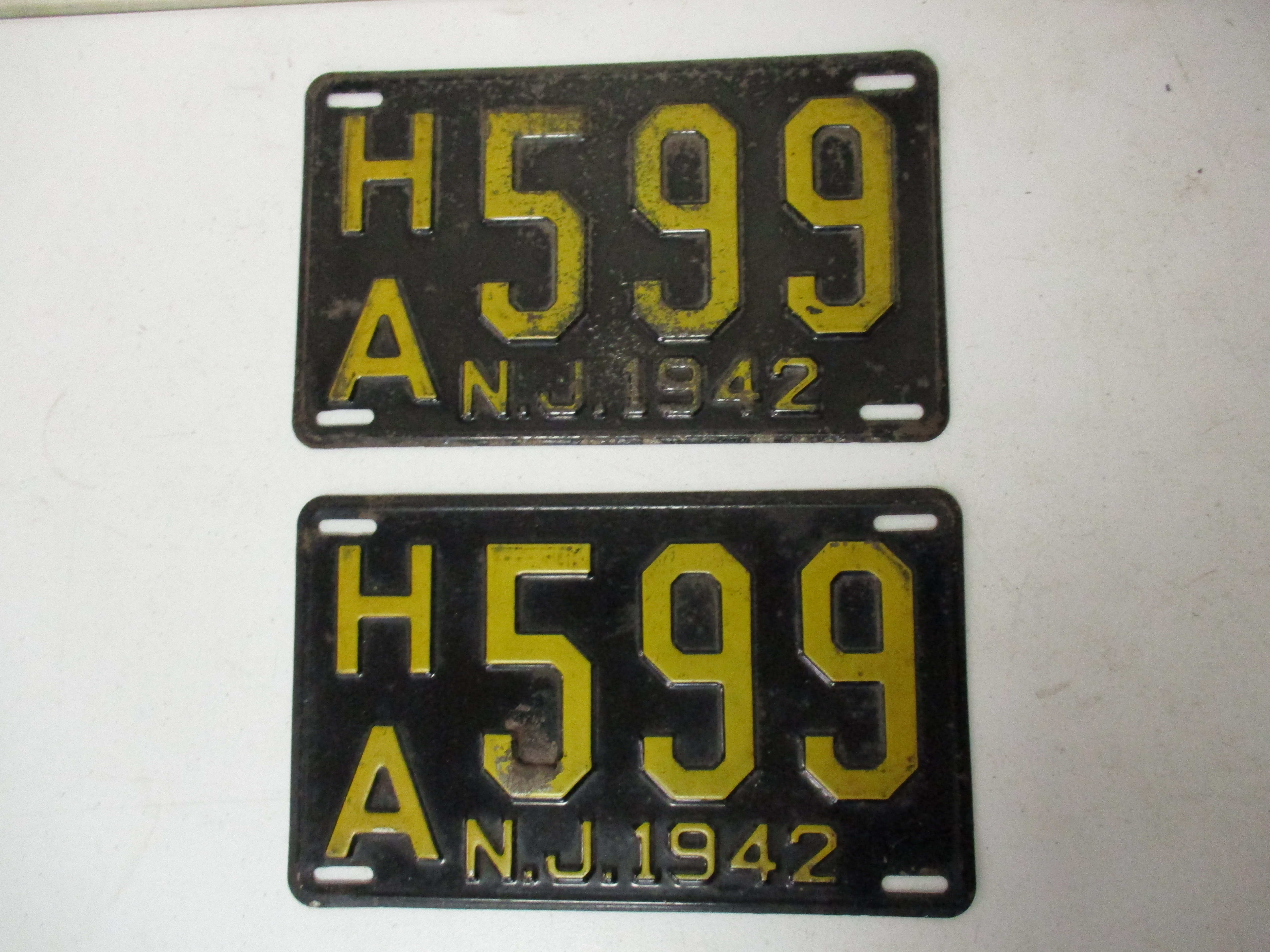 Lot 126: 1942 NJ License Plate Pair