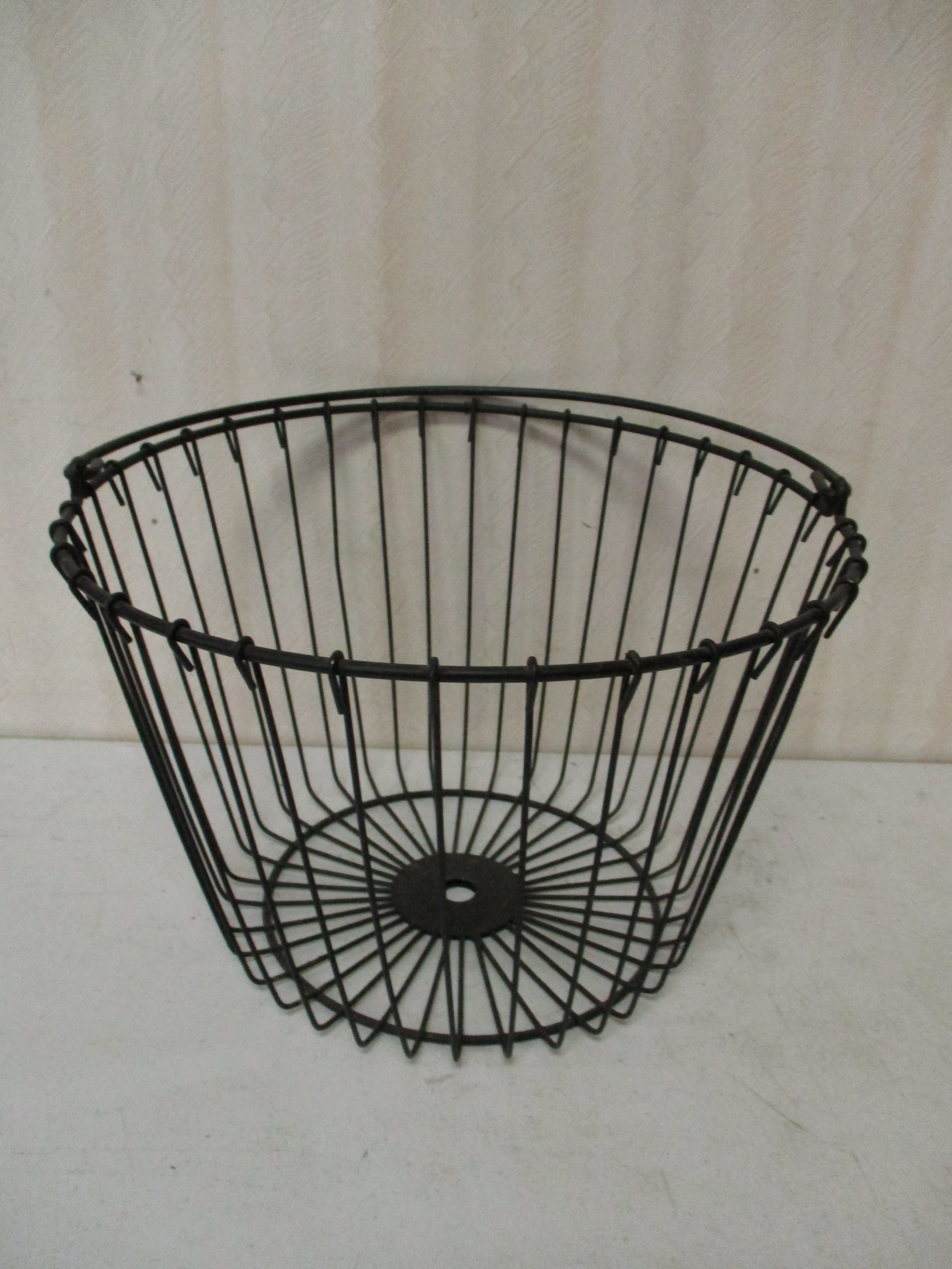 Lot 160: Egg Basket