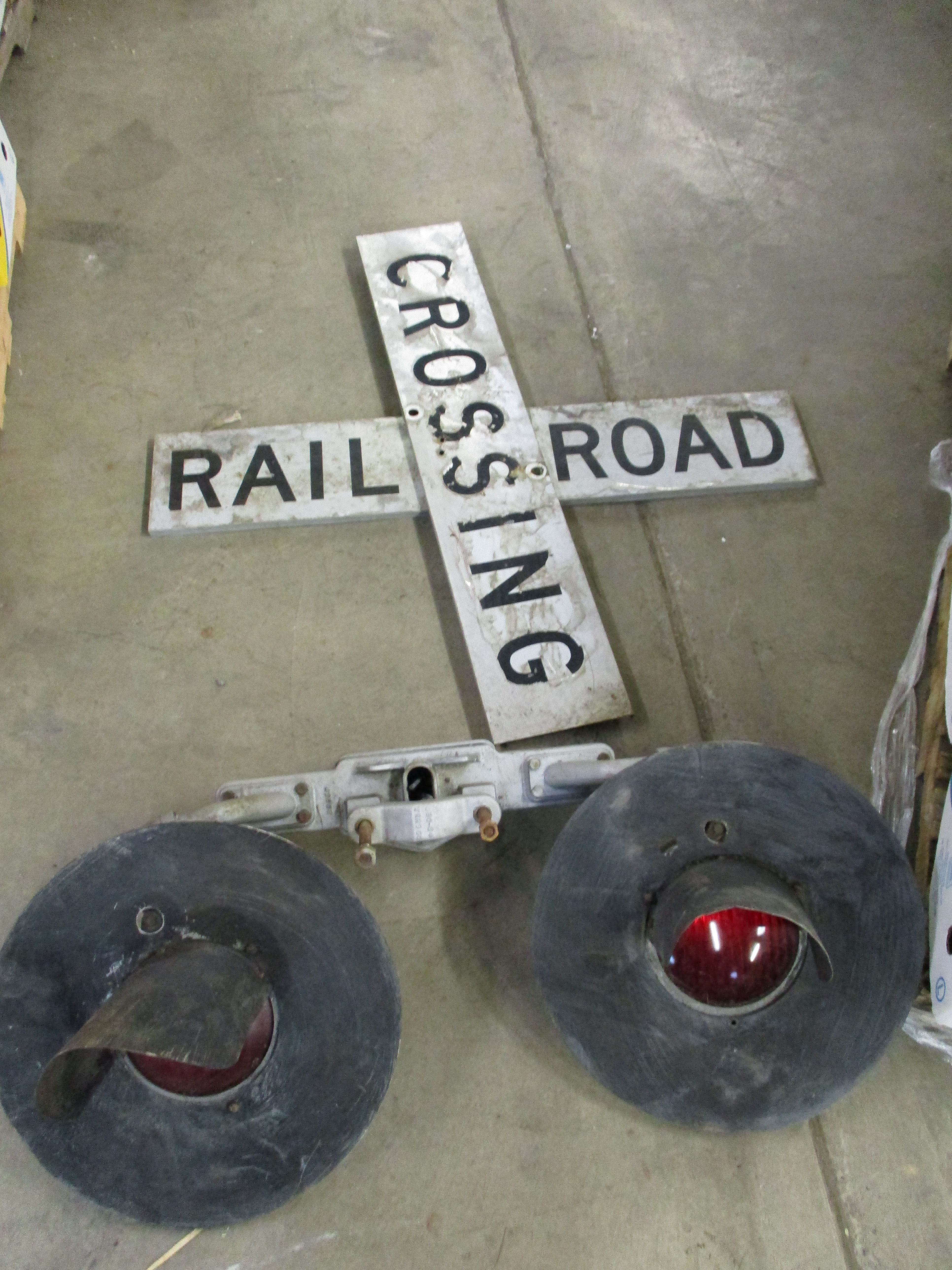 Lot 172: Railroad Lights And Crossing Signs