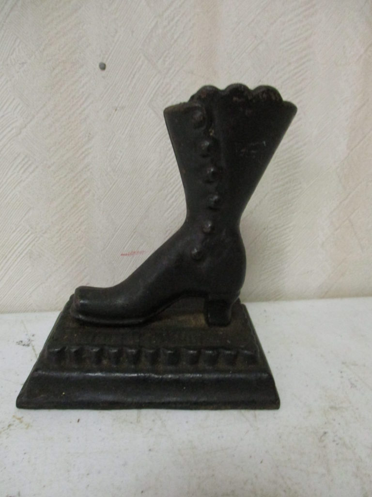 Lot 187: Cast Iron Shoe Match Safe