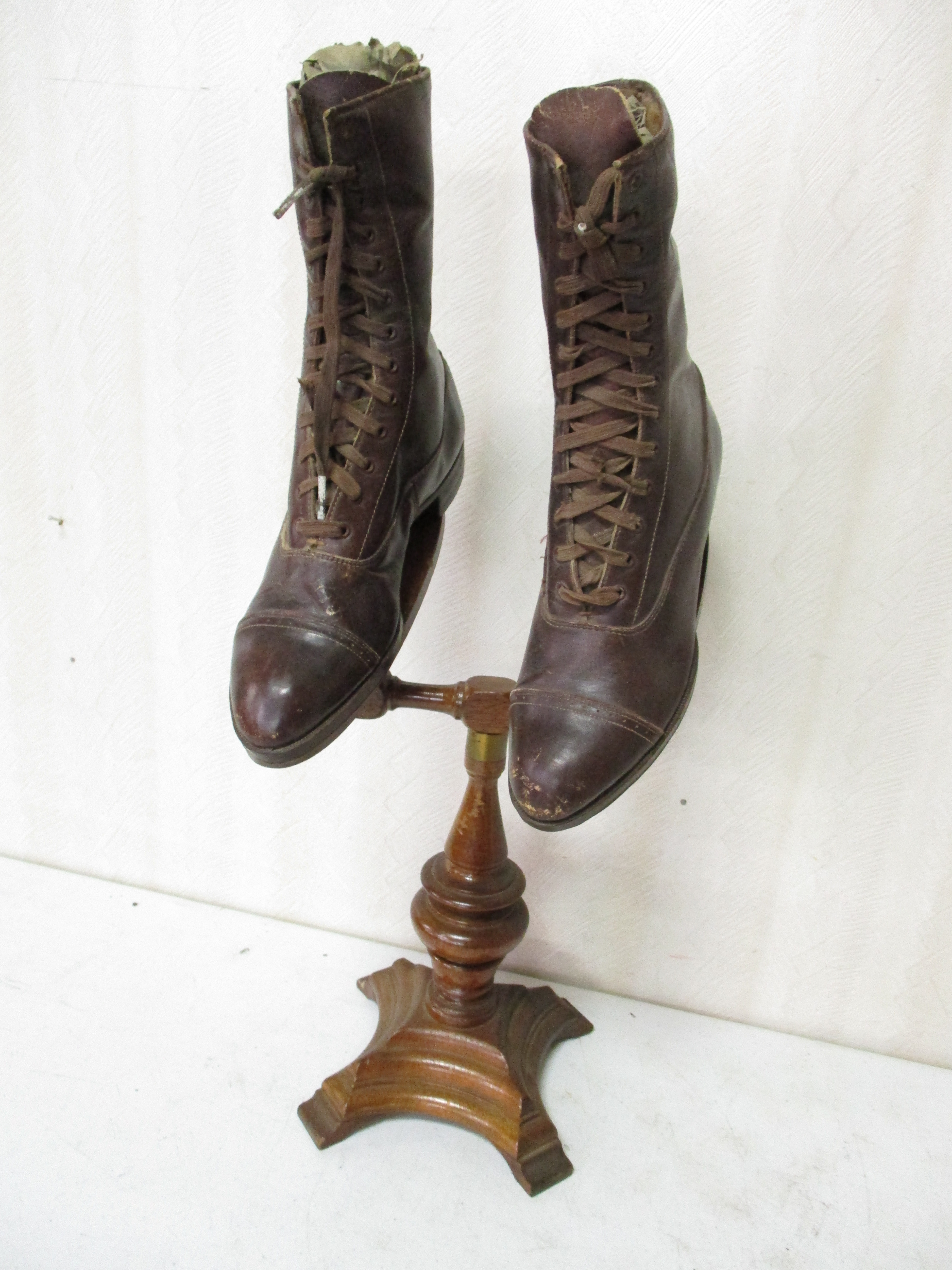 Lot 203: Country Store Shoe Display