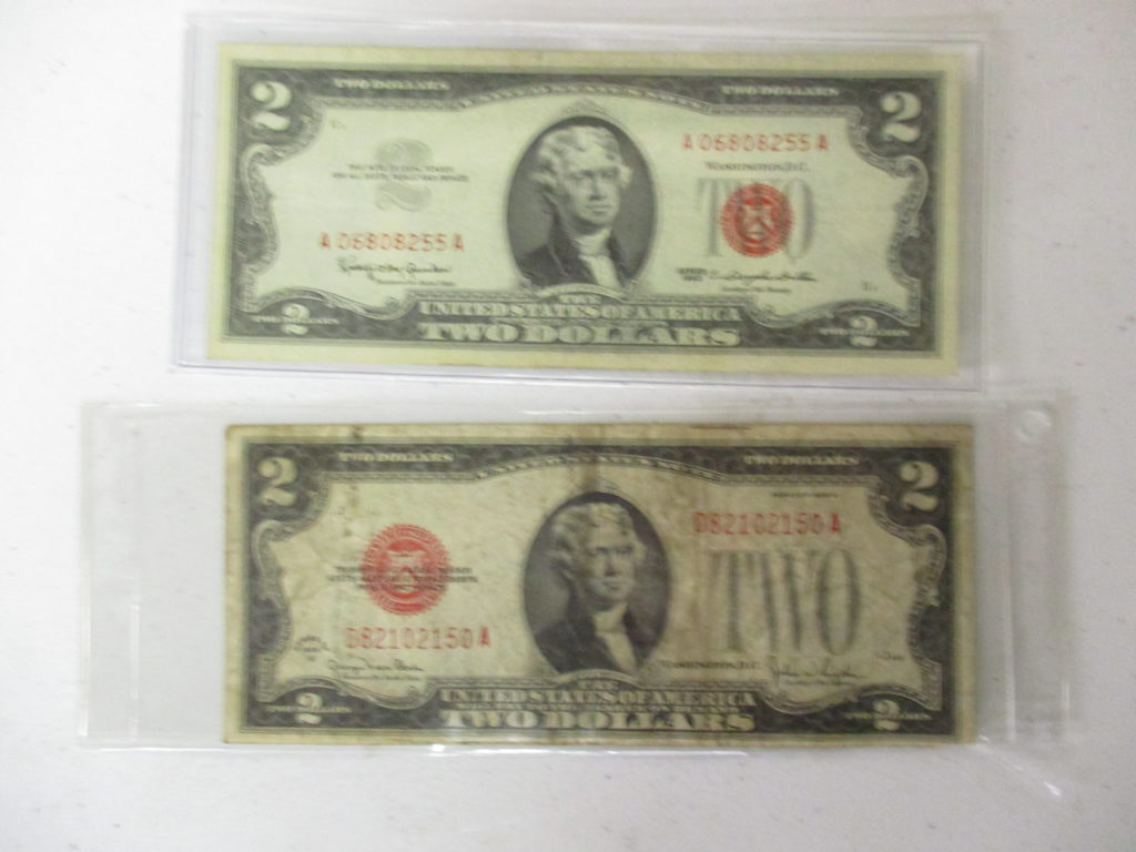 Lot 22: (2) $2 Red Seal Notes