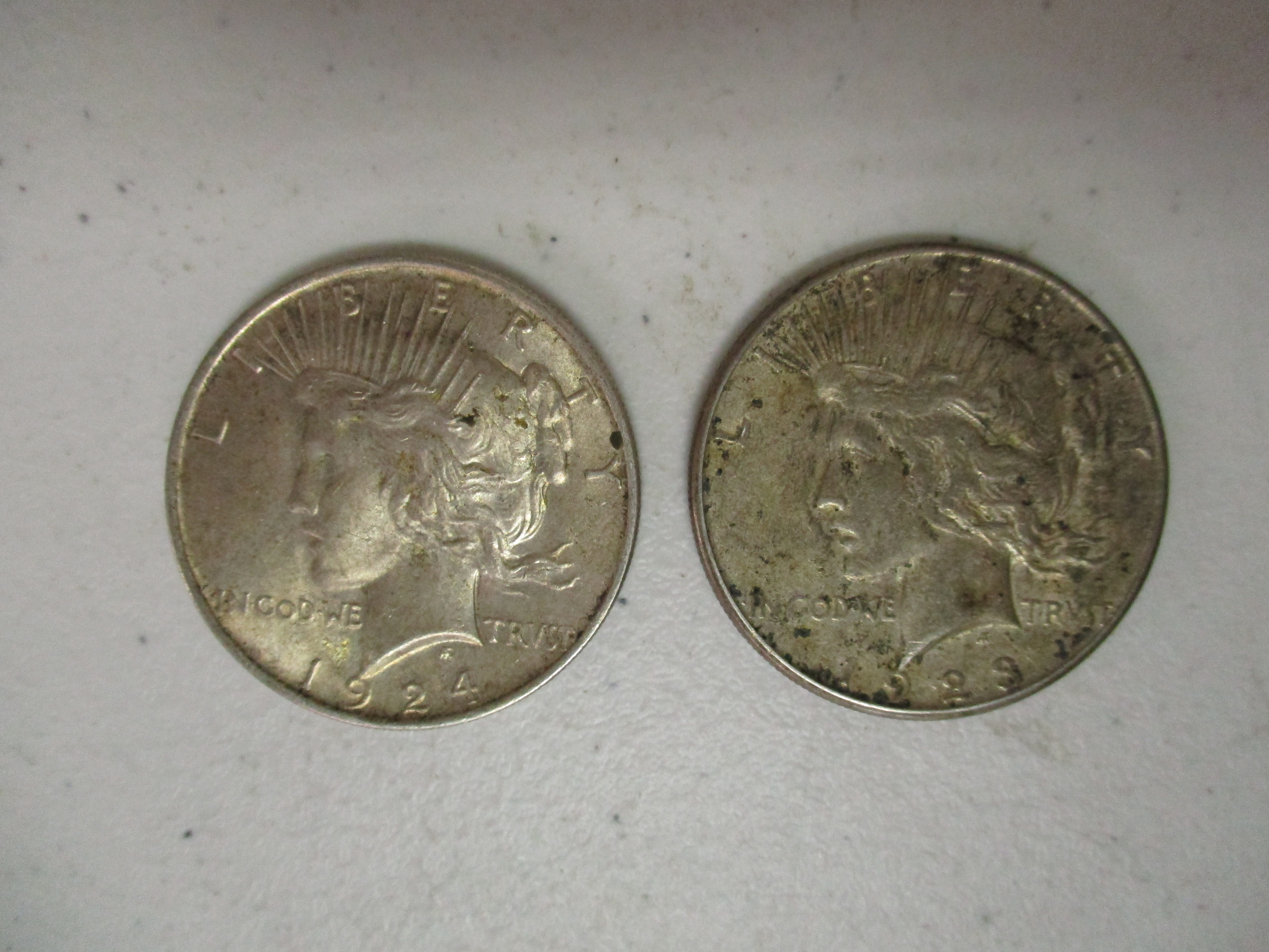 Lot 36: 1923 And 1924 Peace Dollars (by The Piece, Take 2)