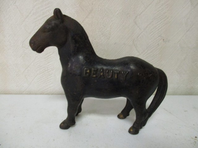 Lot 43: Cast Iron 'Beauty' Horse